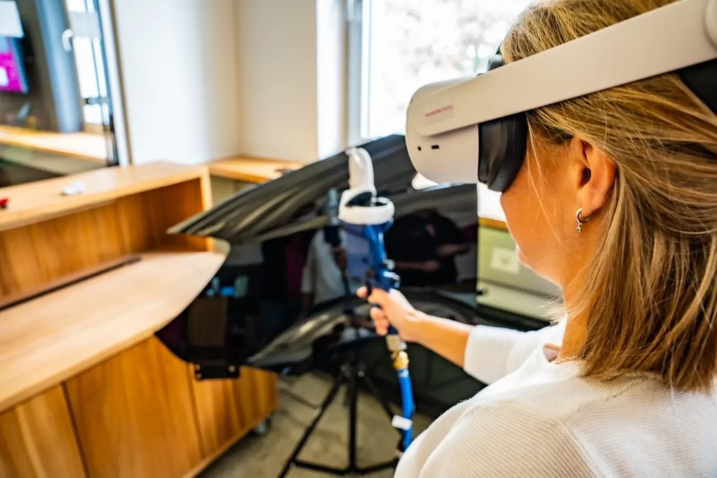 Woman with VR glasses during training processes in the Enterprise Metaverse