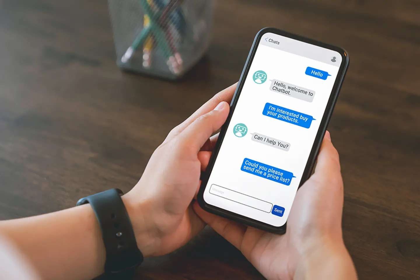 Main d’un homme d’affaires qui touche le flux abstrait, vague d’information.