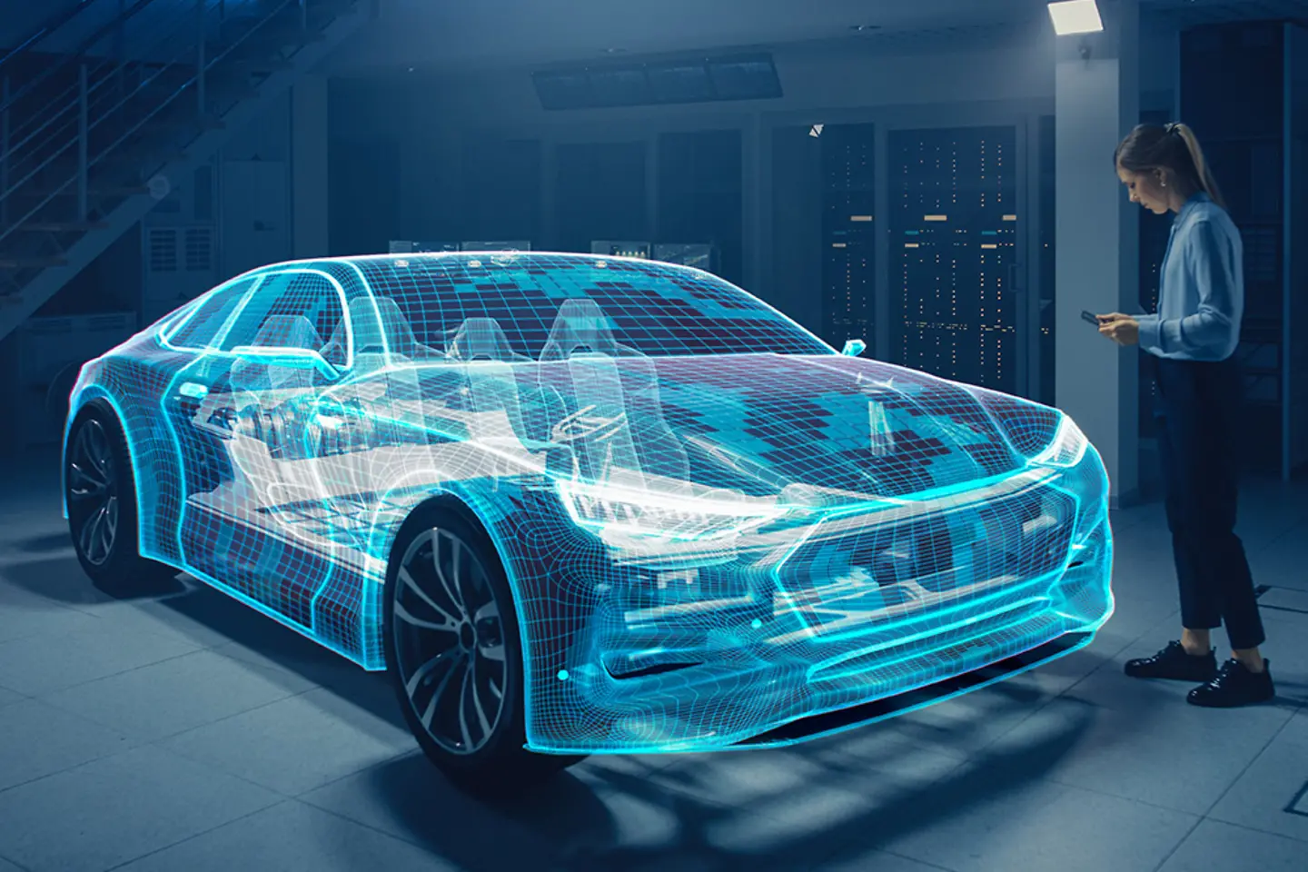 Fahrzeugentwicklerin nutzt Tablet mit Augmented Reality zur Bearbeitung und Verbesserung des Fahrzeugdesigns. 