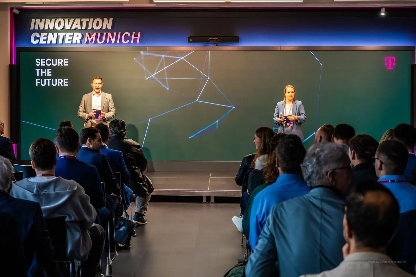 Daniel Hofmann, Head of the Logistics Business Unit, Rafaela Sieber, Head of the Innovation Center