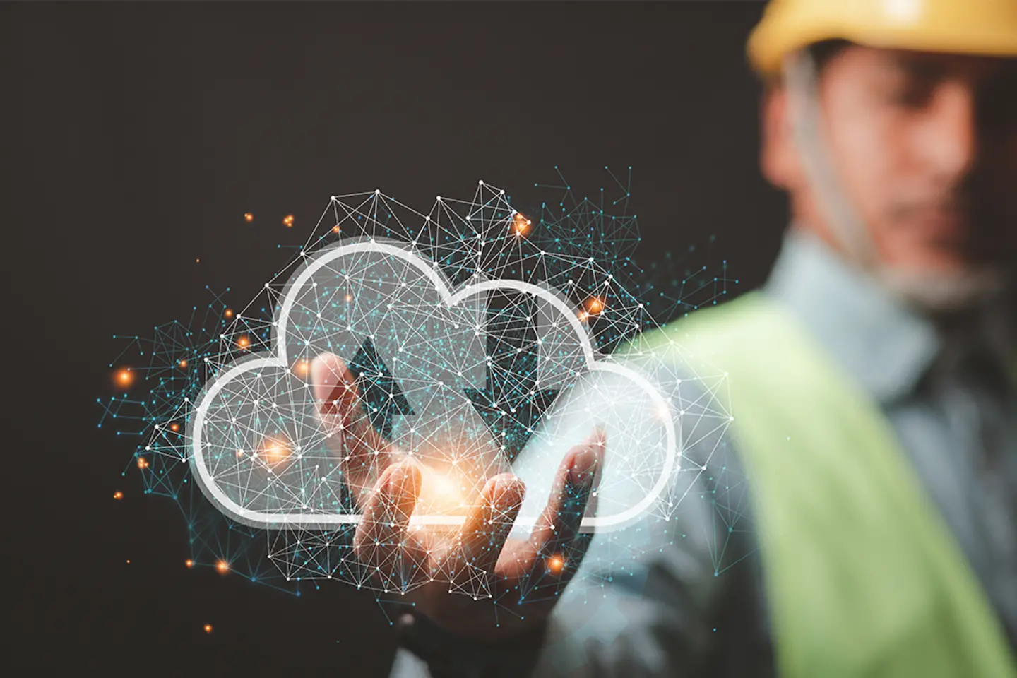 Ingenieur demonstriert Cloud-Konnektivität für industrielle Systeme, Technologien und Konzepte der Industrie-Cloud-Technologie.