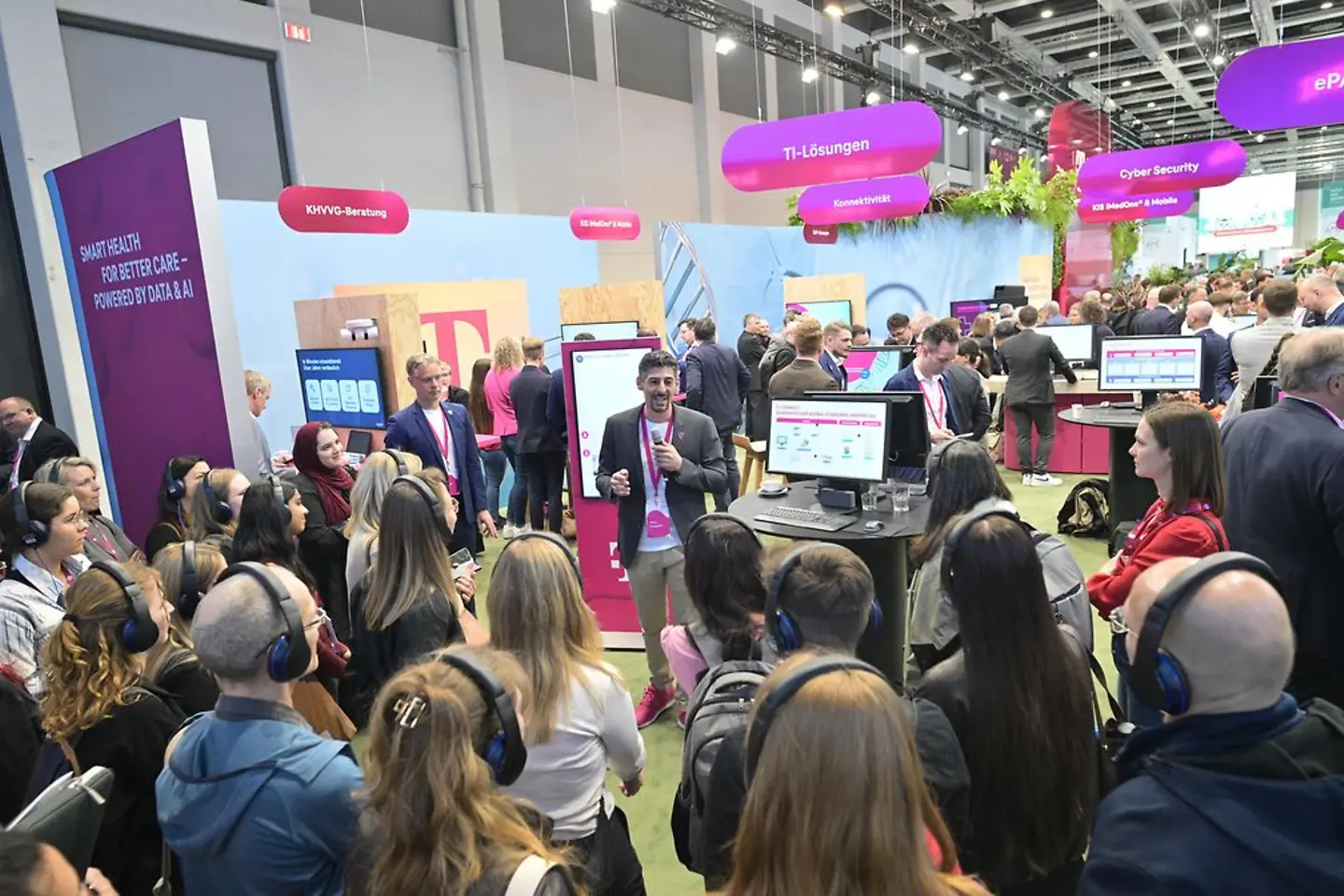 #OneHealthTeam, mit synedra an der Telekom Stand