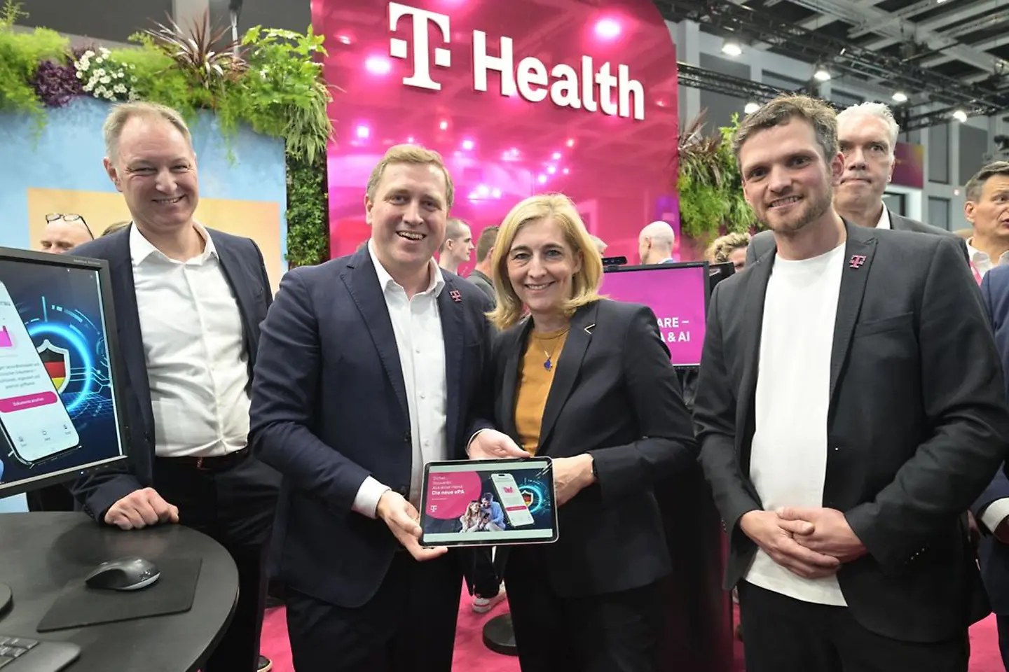 Gottfried Ludewig und Bundesgesundheitsministerin Nina Warken