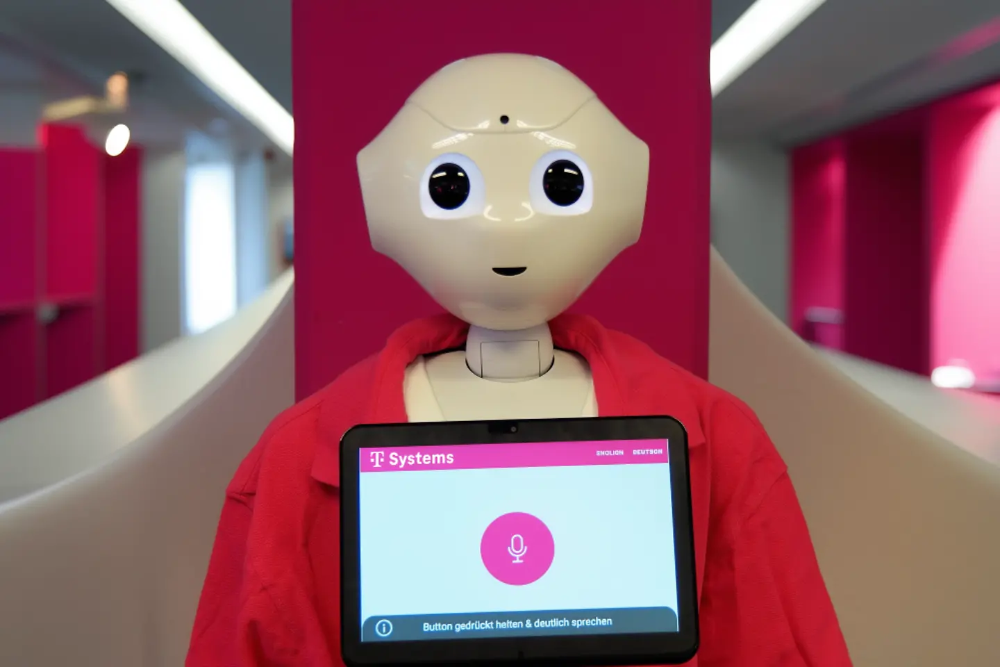 Photo of the robot Pepper in InnoLabLE