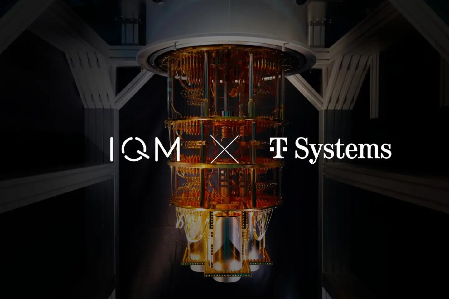 Illustratie van een kwantumcomputer met logo van IQM en T-Systems